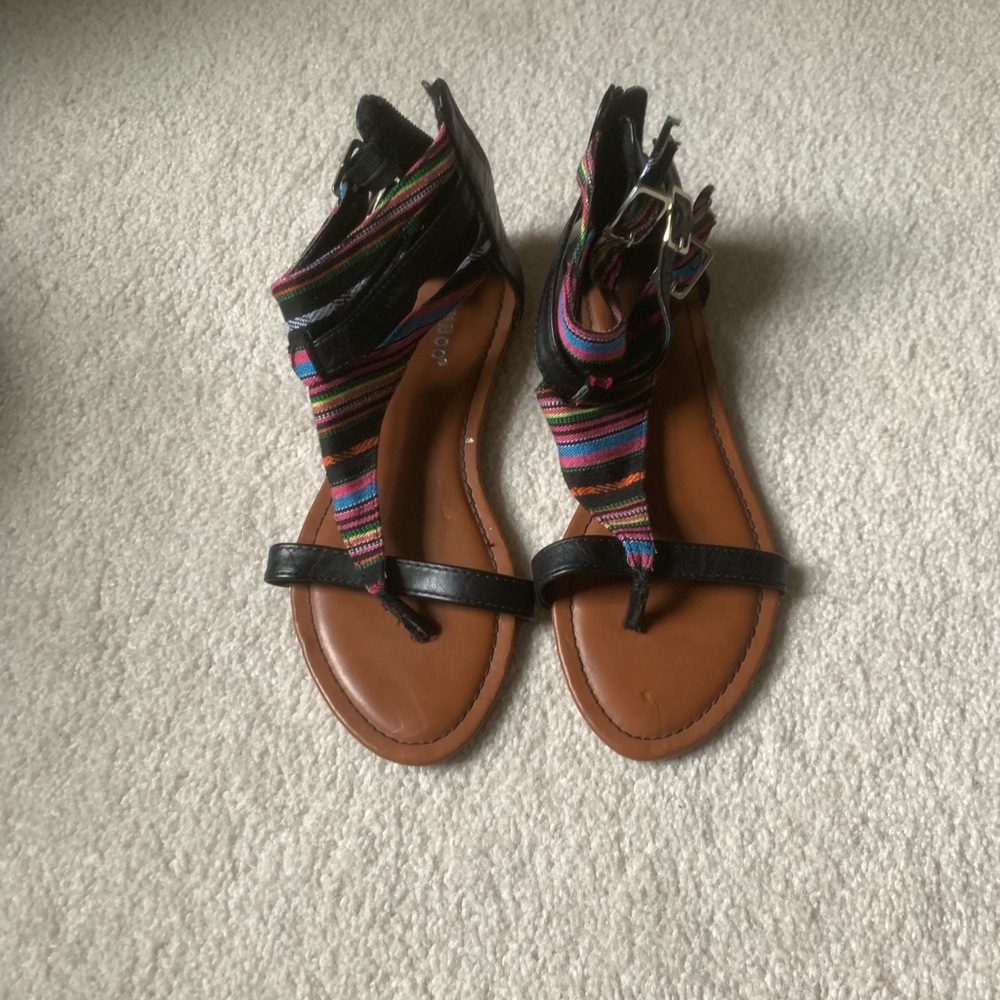 Striped sandals with buckle detail💓🖤💙